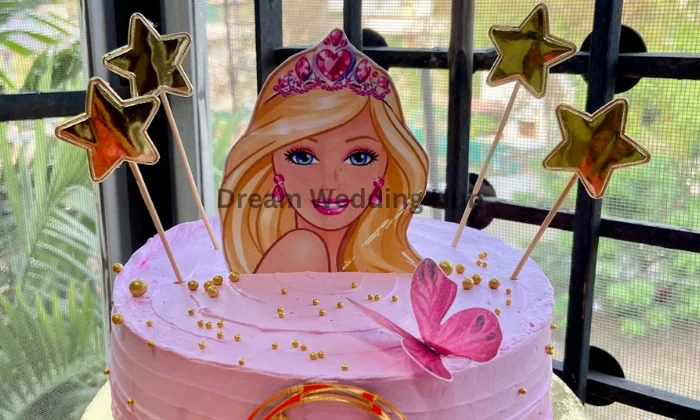 Tiers cakes and cookies